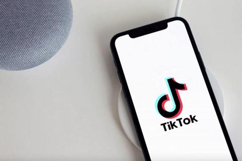 كيفية توثيق حساب تيك توك بالعلامة الزرقاء TikTok 2021