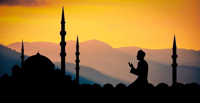 صومُ شهر رمضان هو الركن الرابع من أركان الإسلام